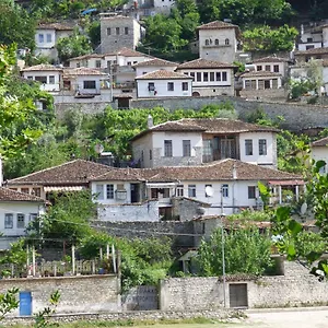 ** Gasthof & Lorenc Albanien